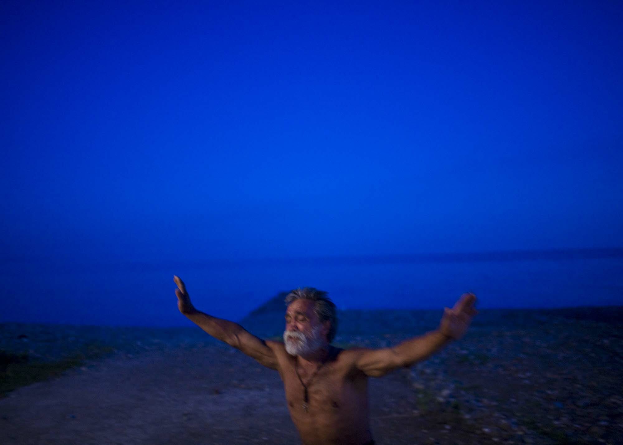 Narayan Mahon, Black Sea, Sukhumi, Abkhazia, 2008. Archival pigment print, 24 x 30 inches. © Narayan Mahon Photography.