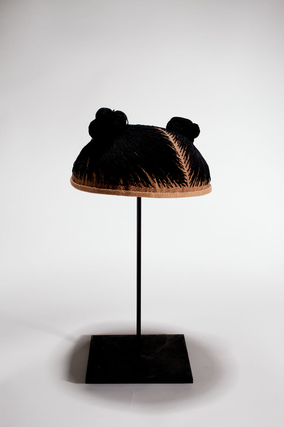 Hemi. Artist: Sonya Y.S. Clark. Date: 1998. Medium: cloth and thread.