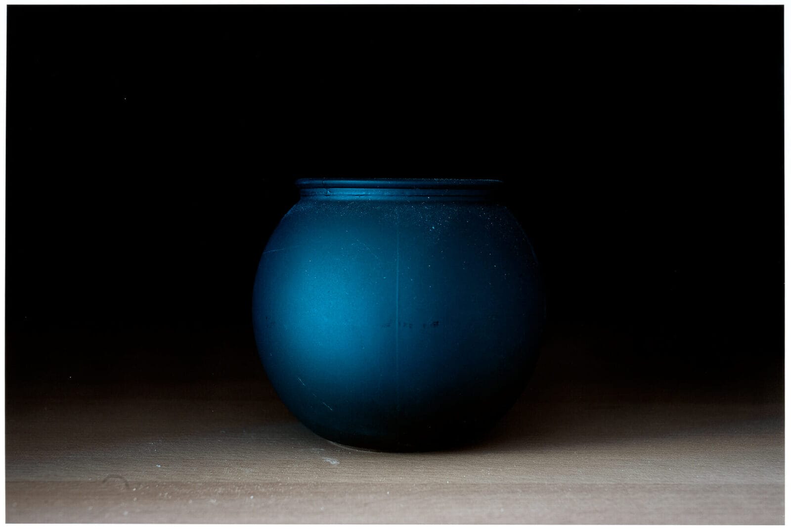 Domestic Image (Blue Bowl in Chiaroscuro). Artist: James Cagle. Date: 2015. Medium: archival digital pigment print.