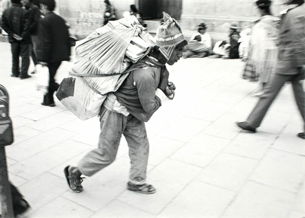 Cargador, La Paz. Artist: Danny Lyon. Date: 1980. Medium: gelatin silver print.
