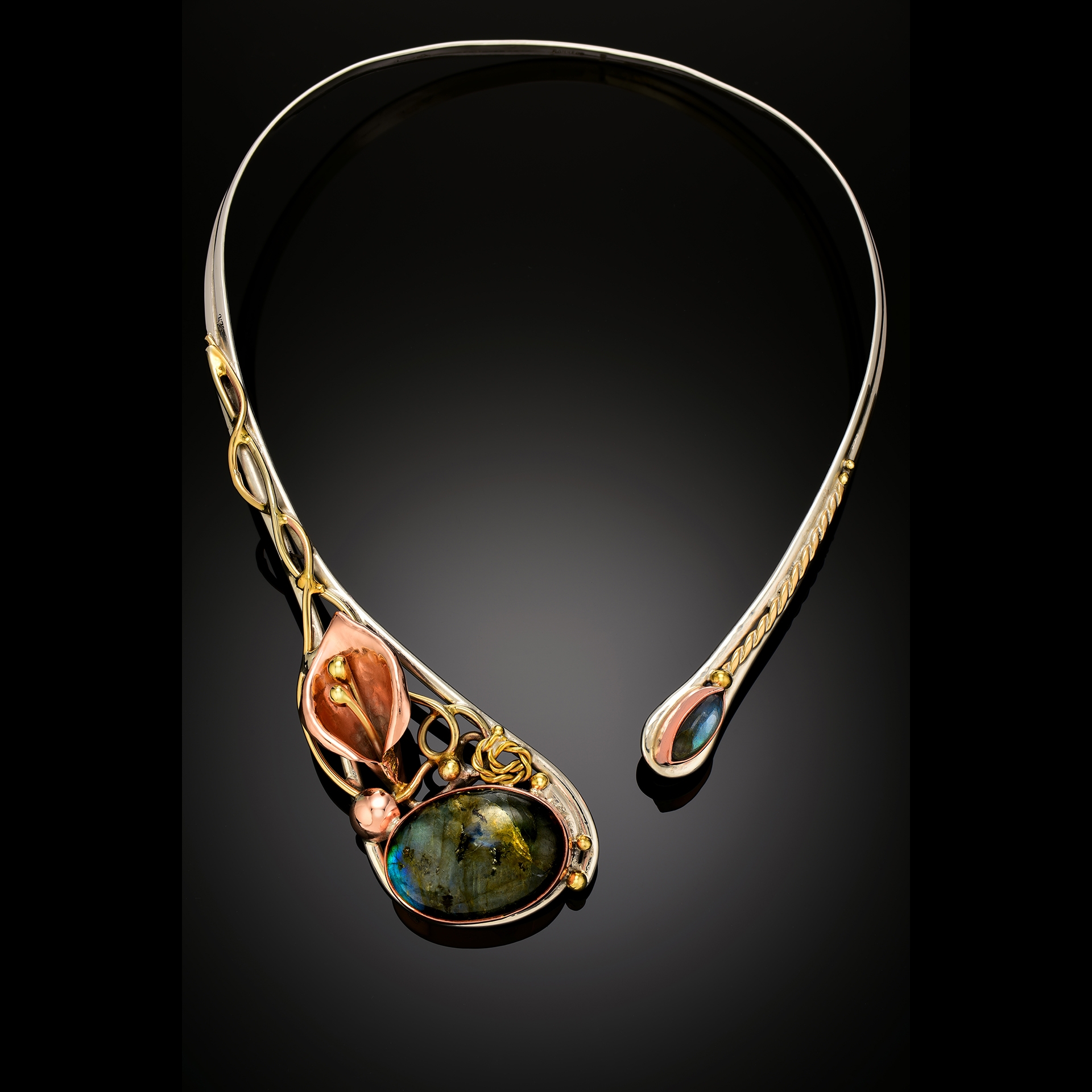 An avant grade gold wire necklace.