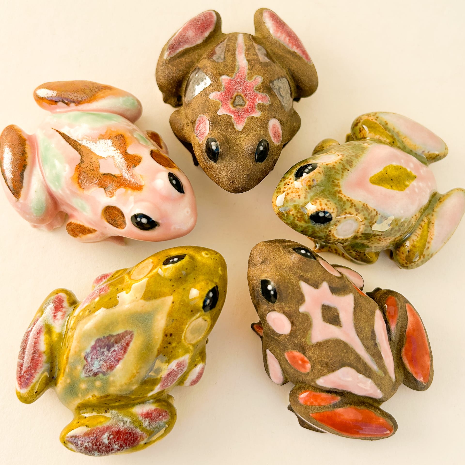 Ceramic frogs in a circle.